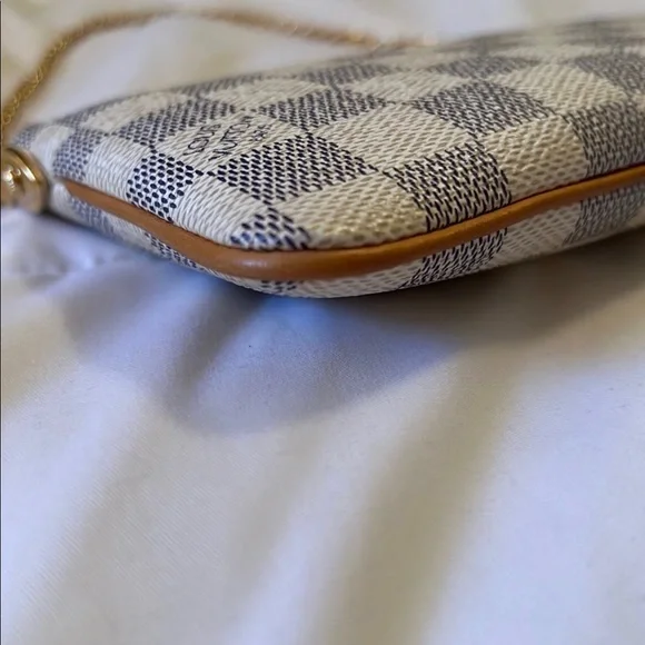 SOLD🎄Louis Vuitton Milla MM pochette🎄 - Picture 8 of 10